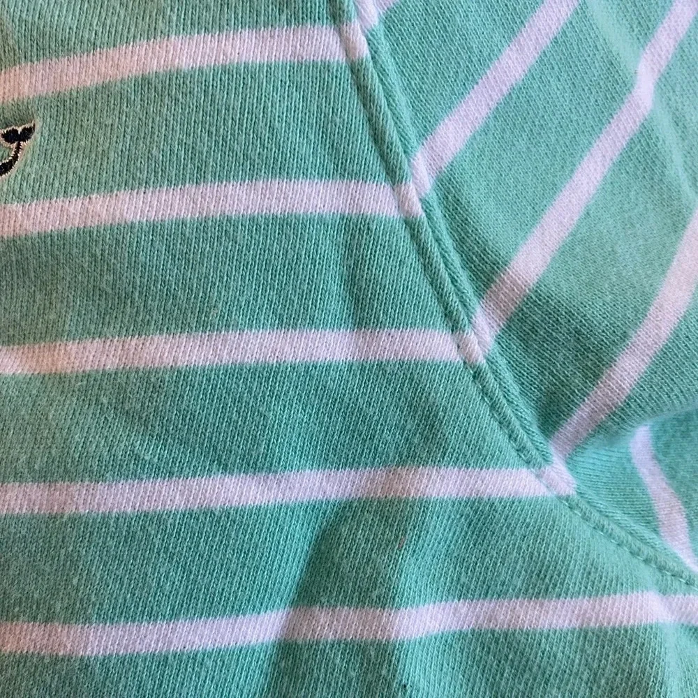 Vineyard Vines full zip front girl’s light weight hoodie, SZ Medium 10/12.